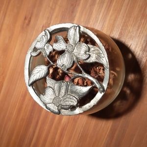 FREE with bundle Art Nouveau Silver-look Potpourri Holder 1985